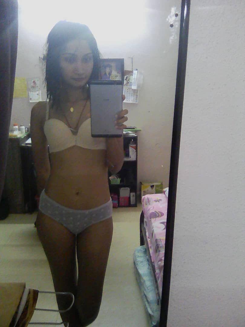 Indian Woman Nude Selfies (15 pictures) pic photo