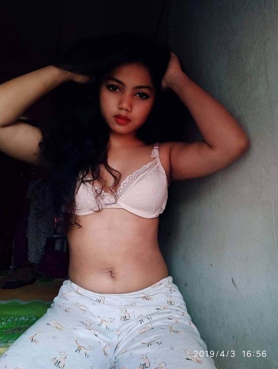 Indian College Girl (18 pictures) - Shooshtime