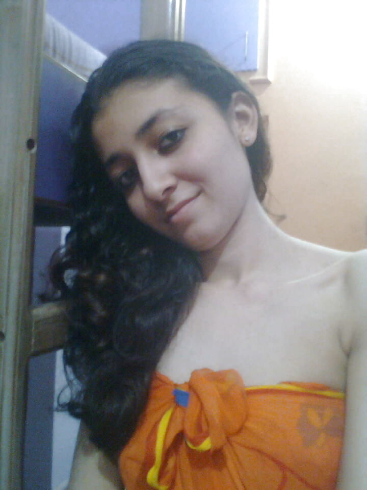 Very Cute Desi Girl Nude in Bathroom