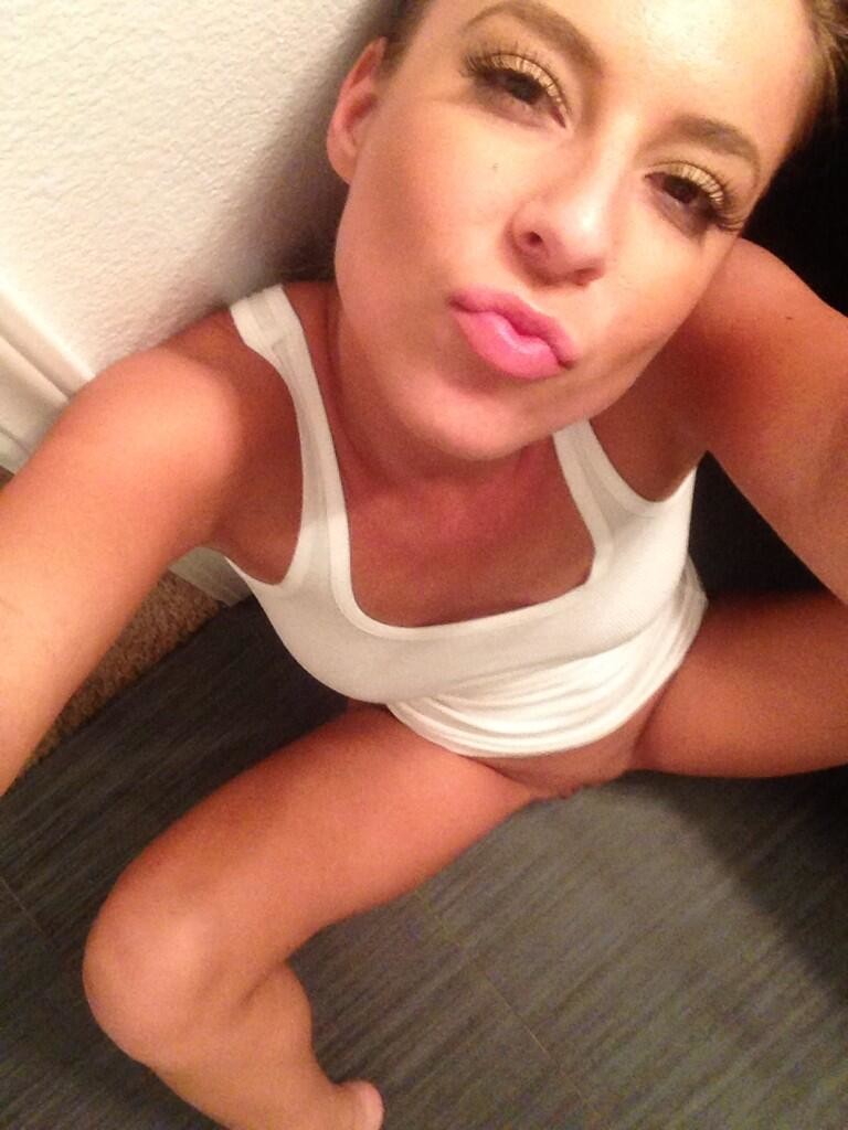 Gorgeous Sexy Selfie Babe