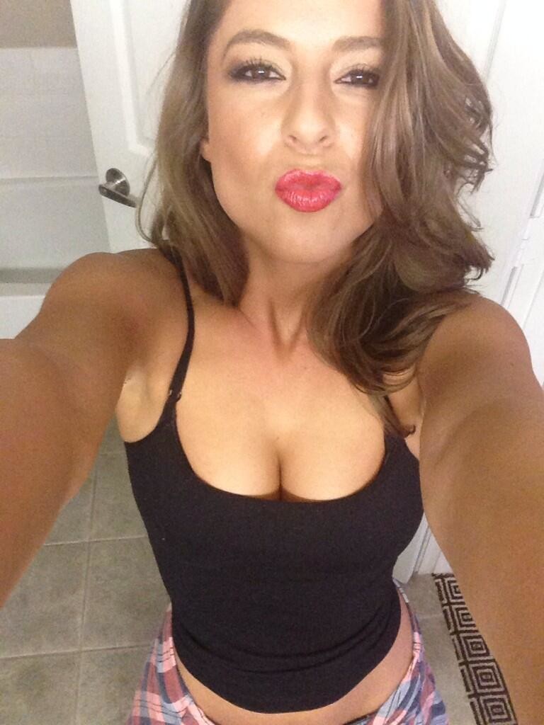 Gorgeous Sexy Selfie Babe