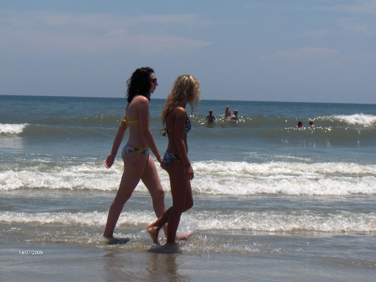 Bikini Beach Voyeur (55 pictures) - Shooshtime