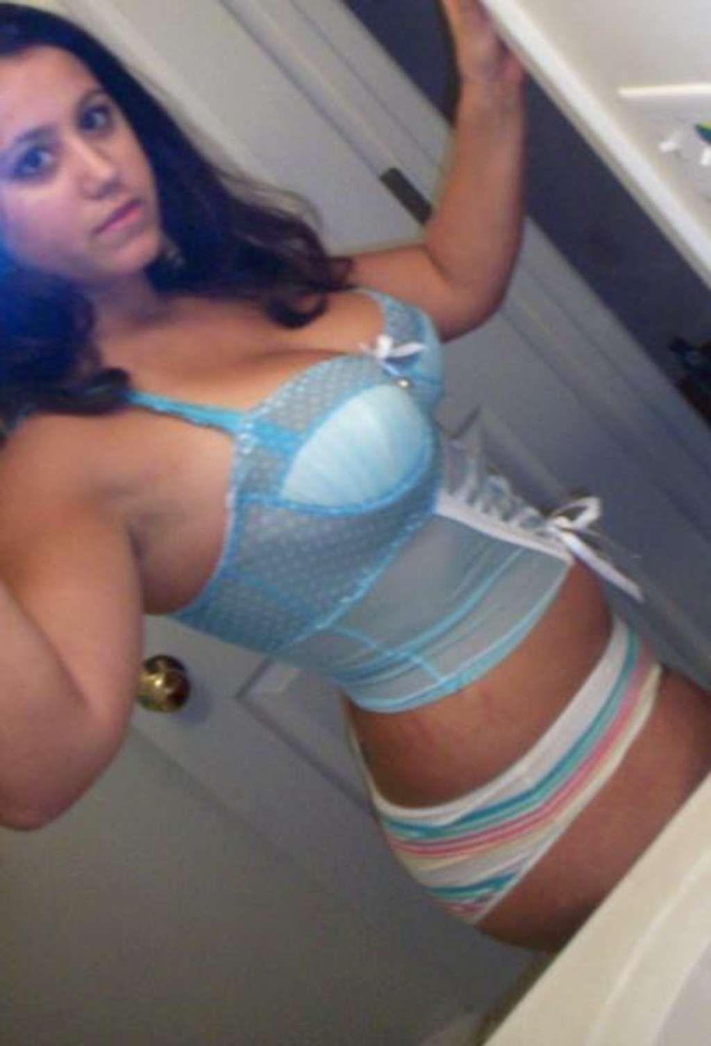 Thick Cutie Masterbates