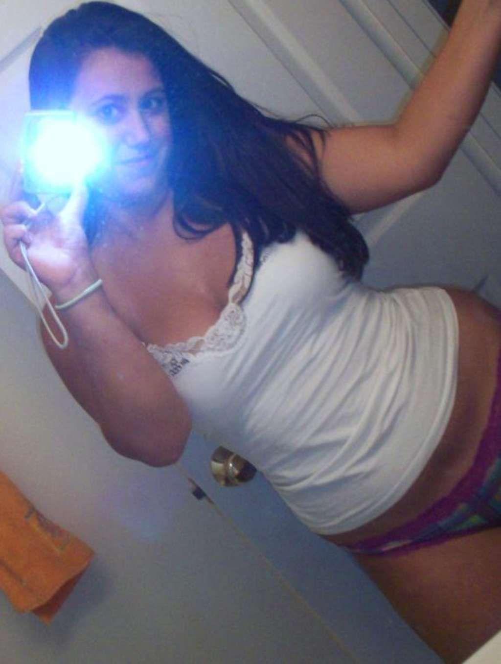 Thick Cutie Masterbates