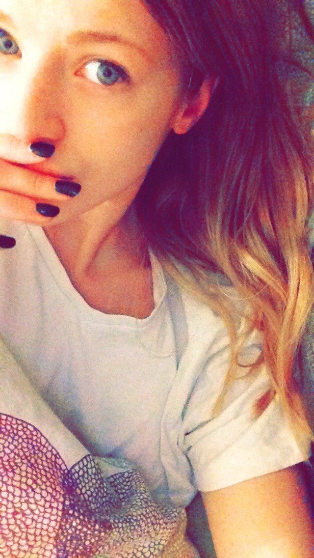 The Selfie Brunette Ya