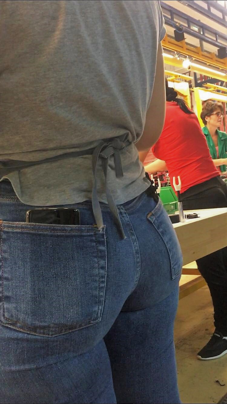 different pants for this amazing mother ass,only anal to her