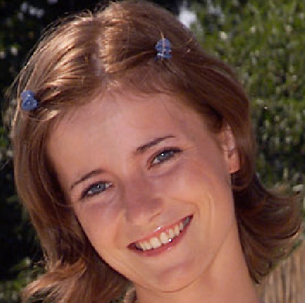 Amy Shine opens her vagina