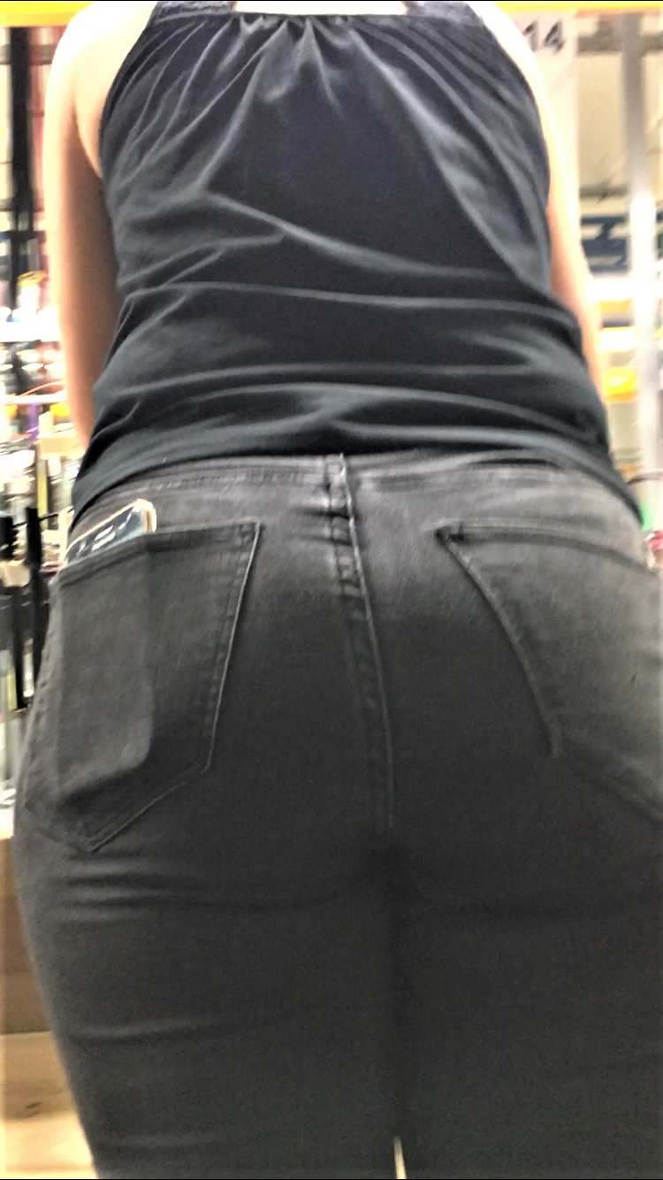 amazing big booty MILF