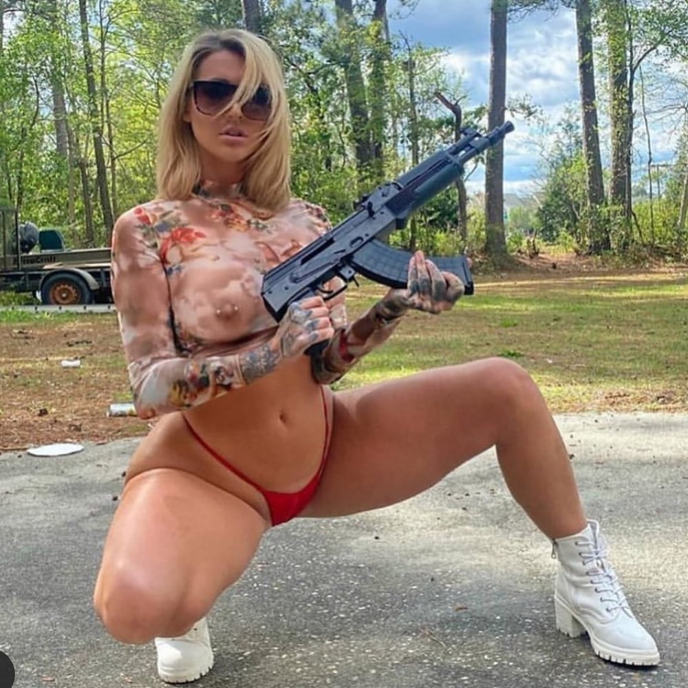 Chicks & Guns 14