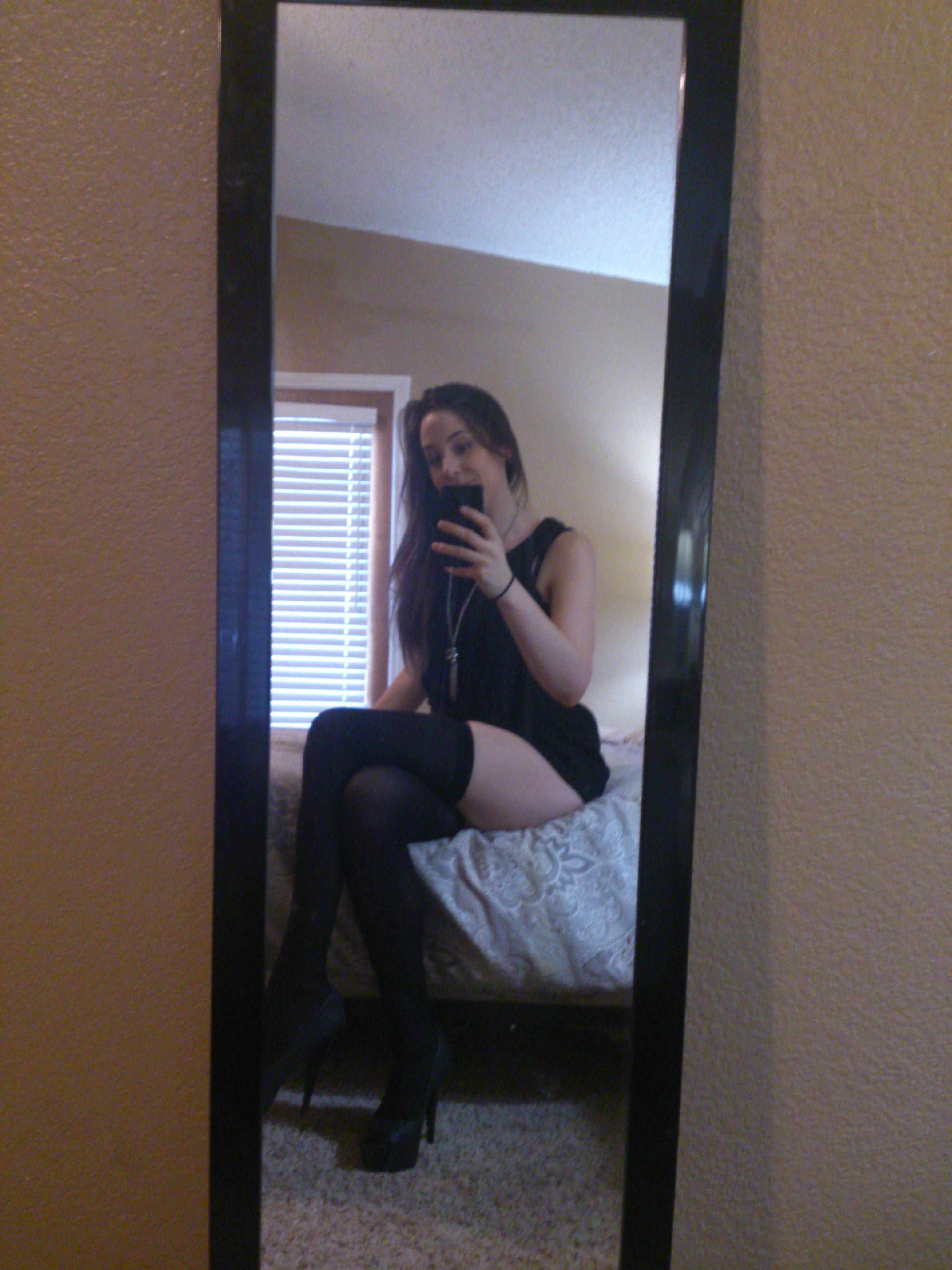 Pigtail Chick Selfies