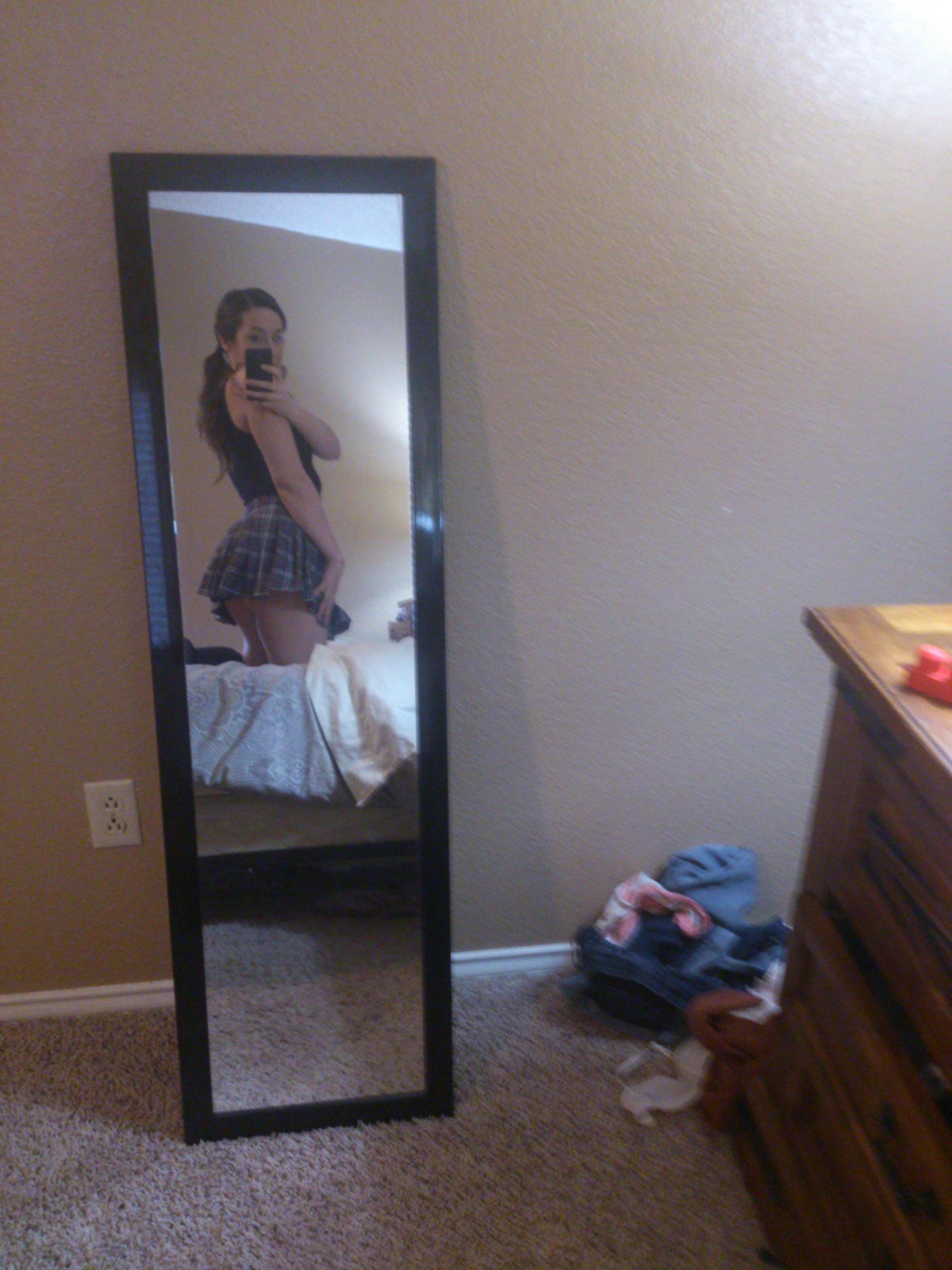 Pigtail Chick Selfies