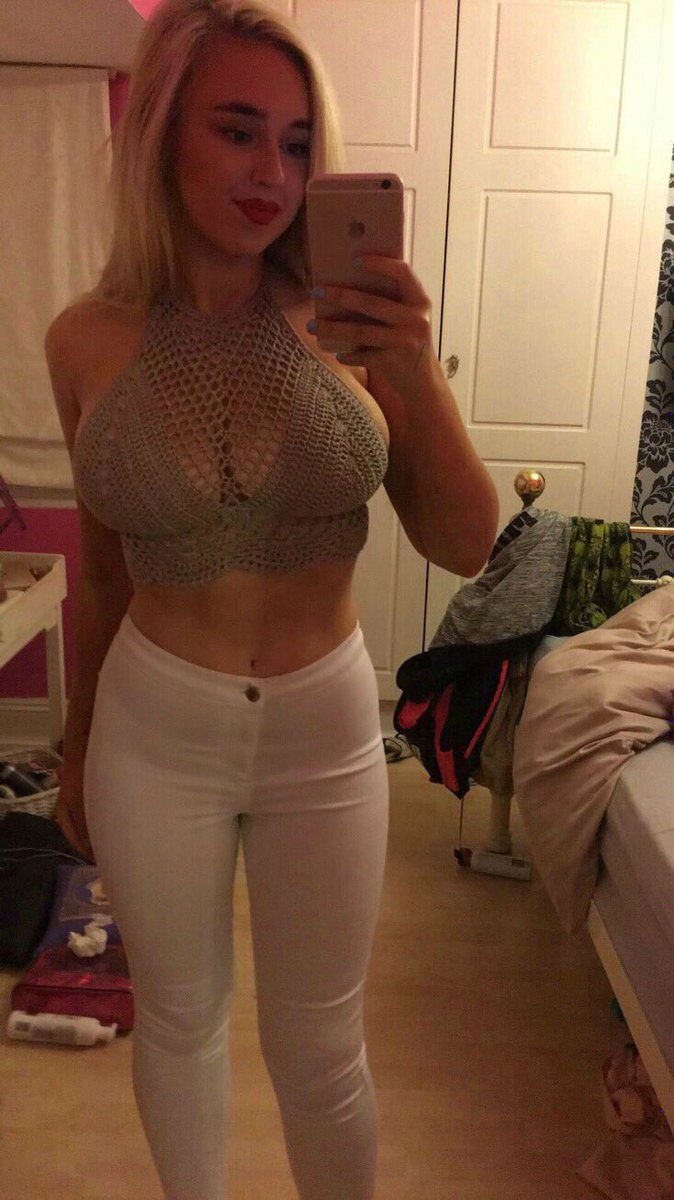 Busty blonde slut Savannah Wallace