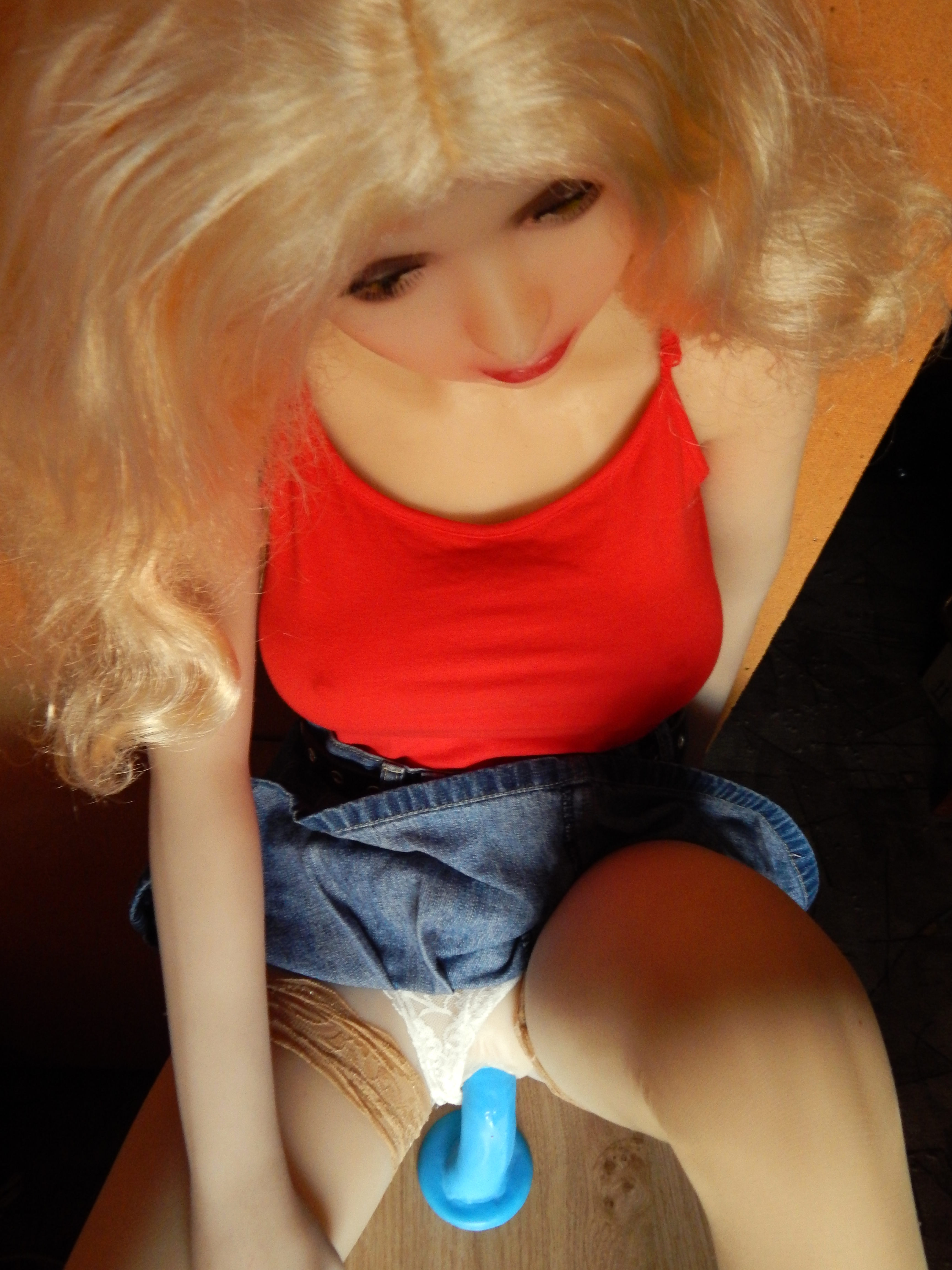 Blonde Lia in the red top. 2