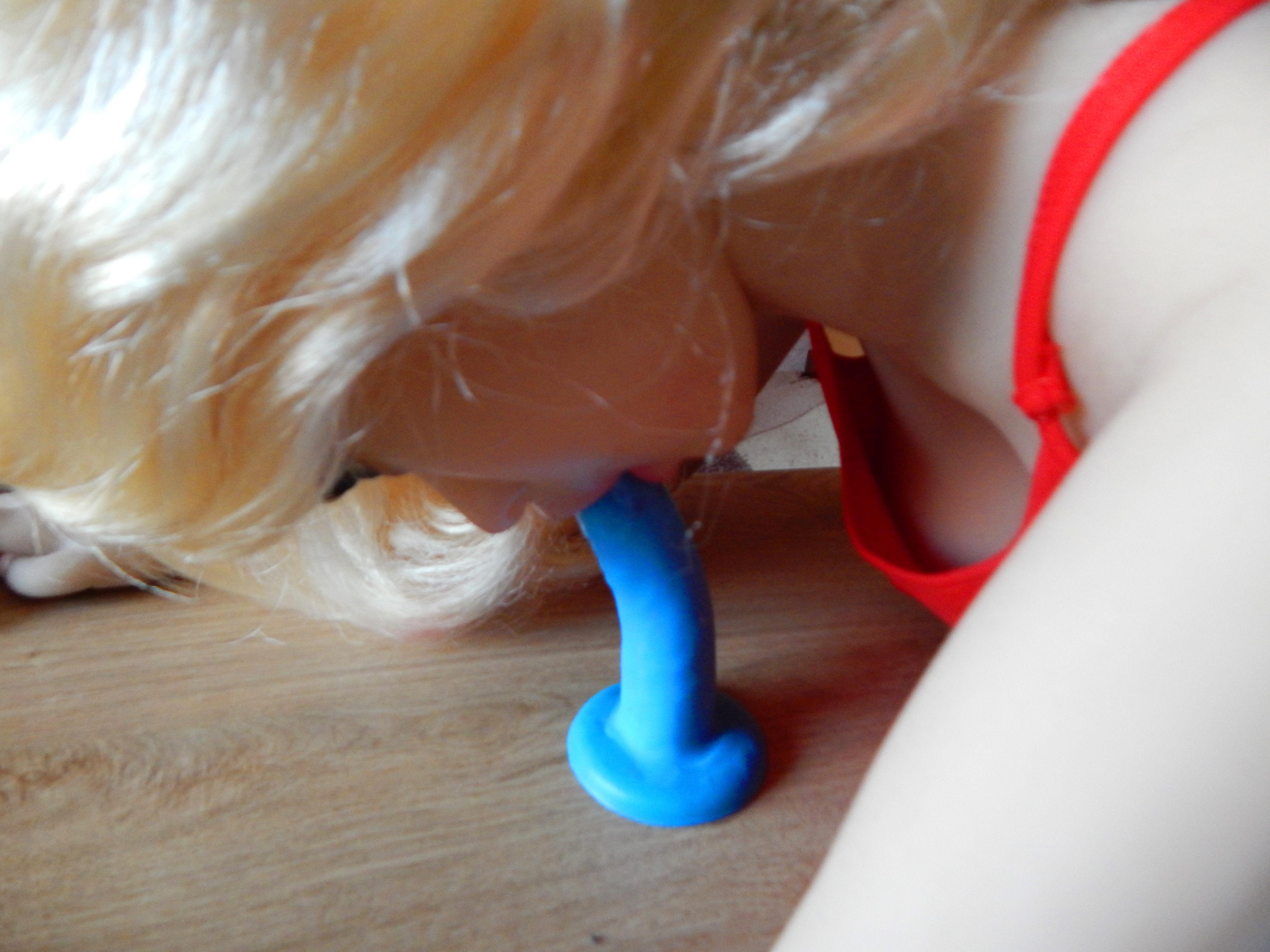 Blonde Lia in the red top. 2