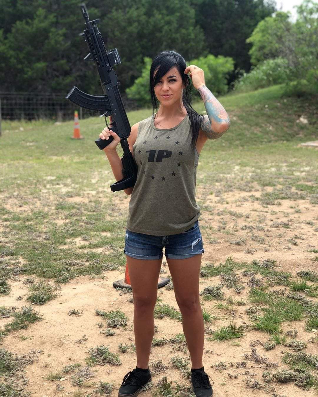 Chicks & Guns 19