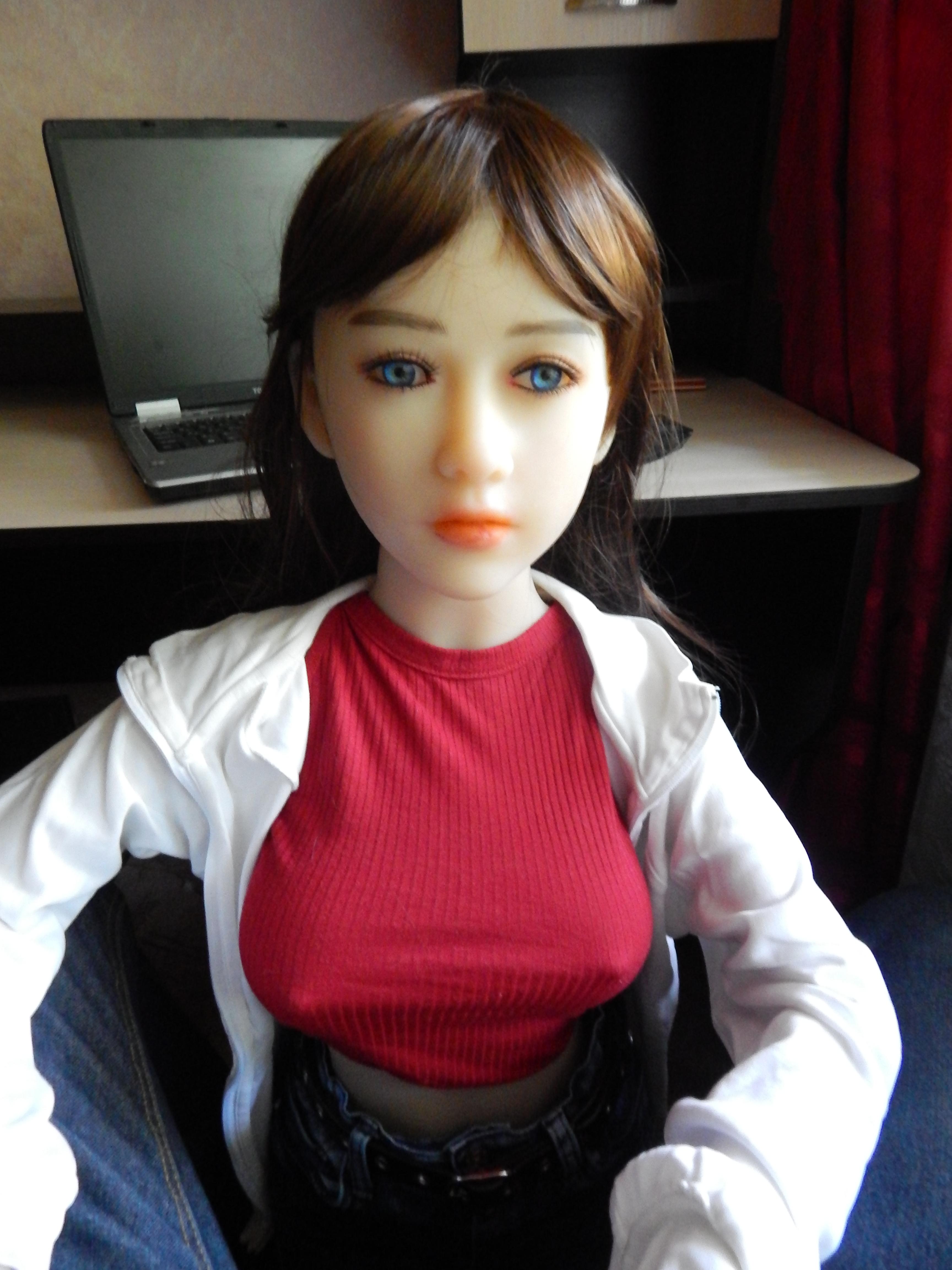 Kitty meets houseowner in her new room.