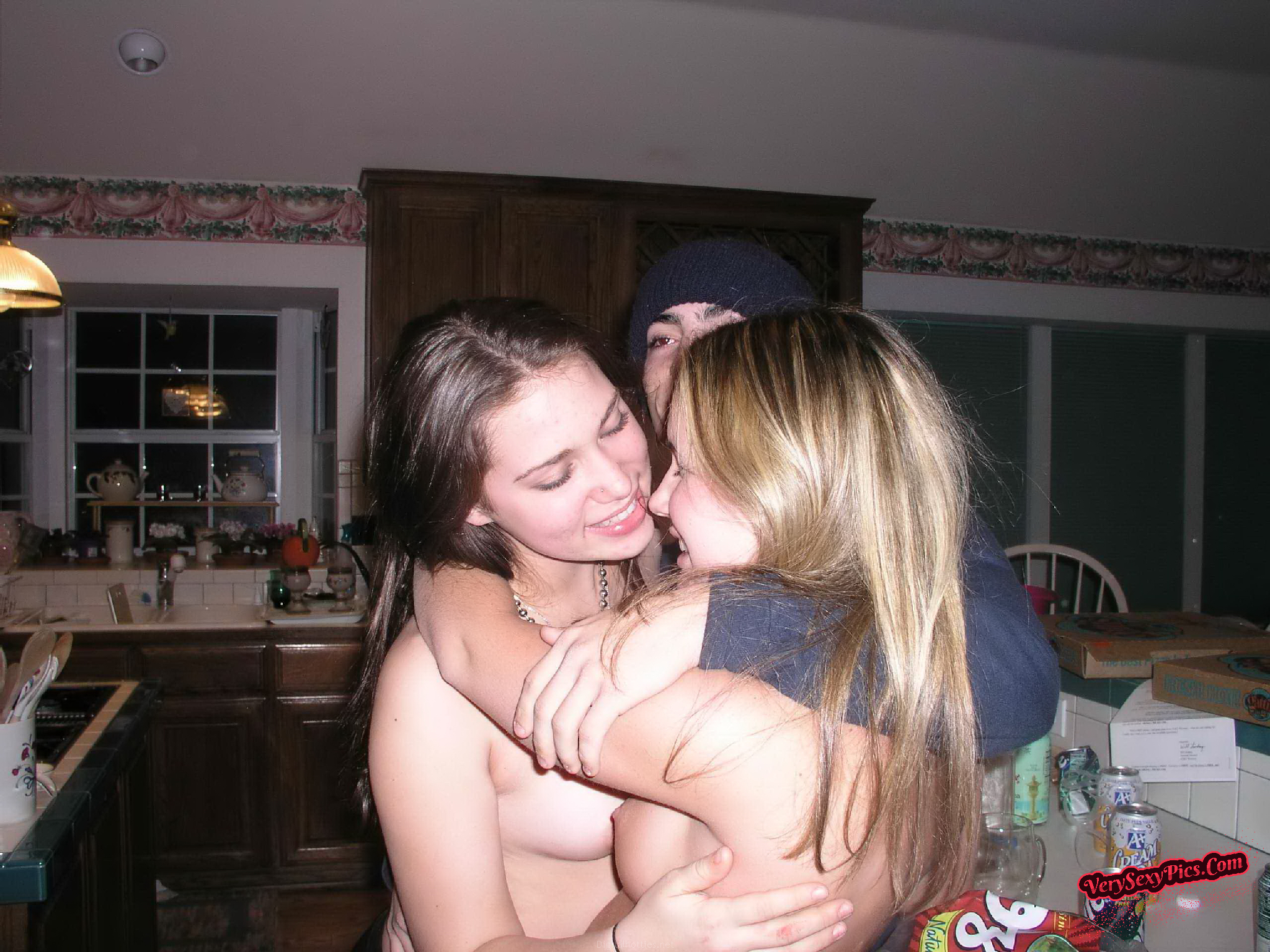 Nude Amateur Teen Lesbians (35 pictures) picture