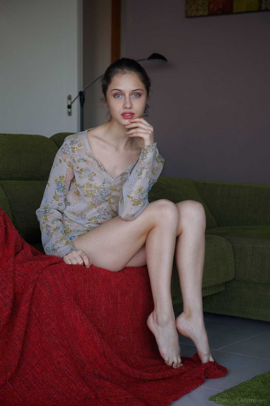 Clarice A opens her vagina 3