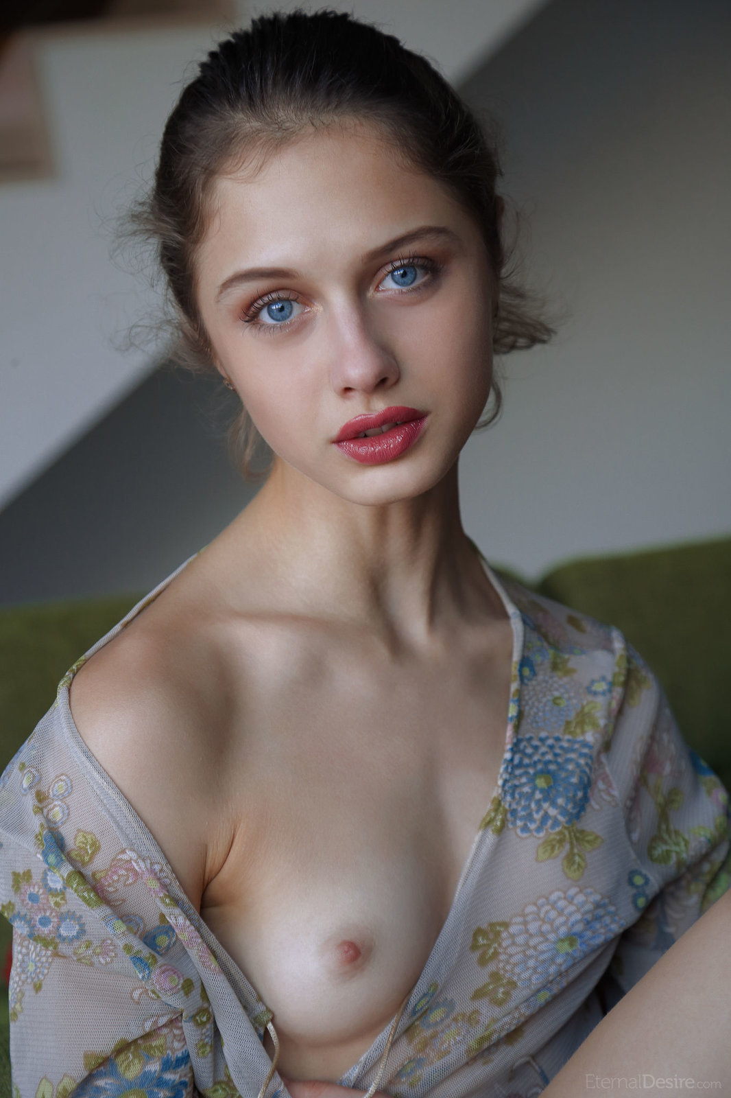 Clarice A opens her vagina 3