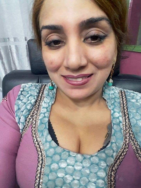 Busty aunty