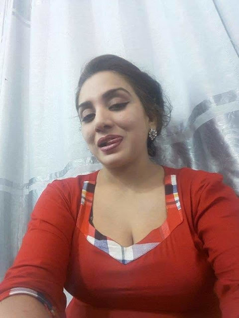 Busty aunty