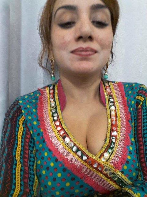 Busty aunty