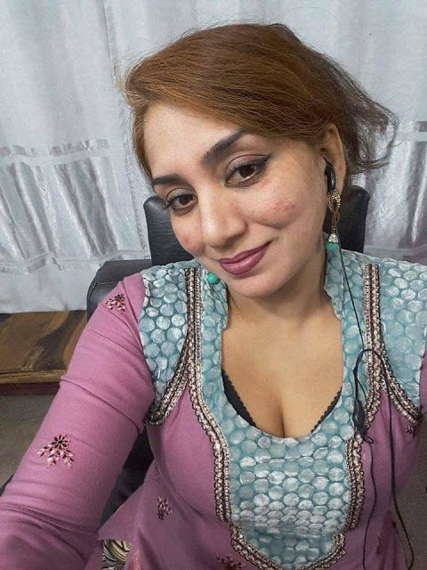 Busty aunty