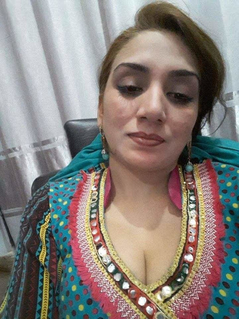 Busty aunty