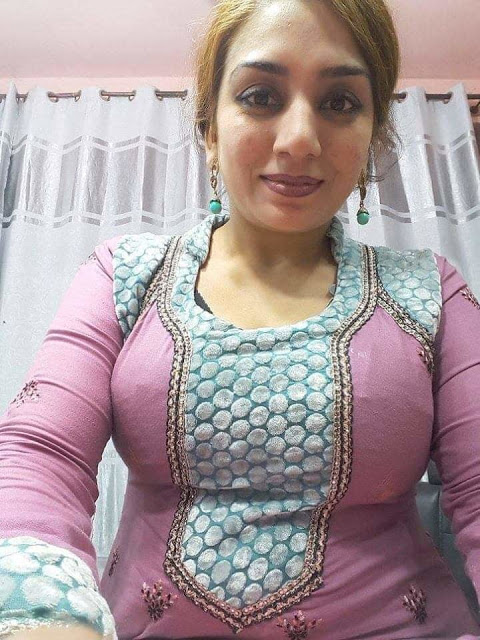 Busty aunty