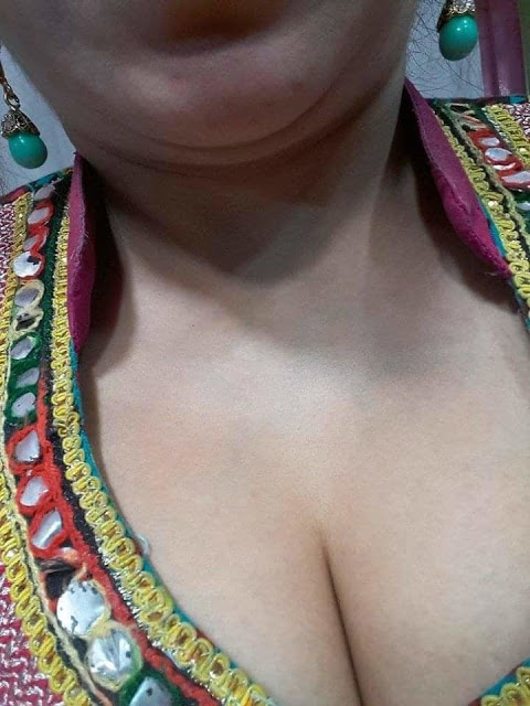 Busty aunty