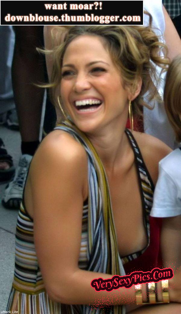 Juicy Downblouse Tits