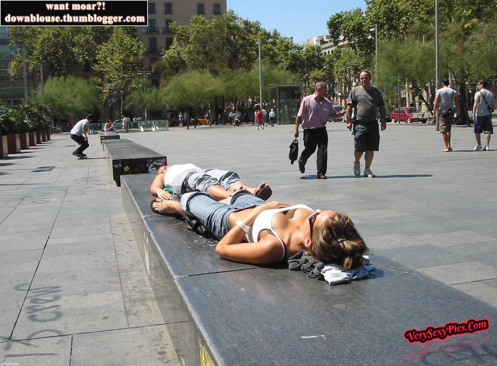 Juicy Downblouse Tits