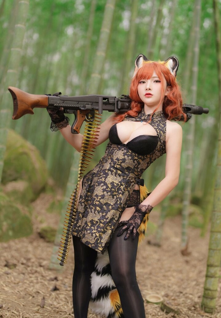 Chicks & Guns 20