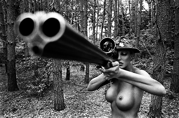 Chicks & Guns 20