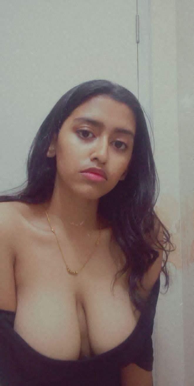 Indian Girl Tits - Big boob Indian girl Sanjana nude selfies leaked (61 pictures) - Shooshtime