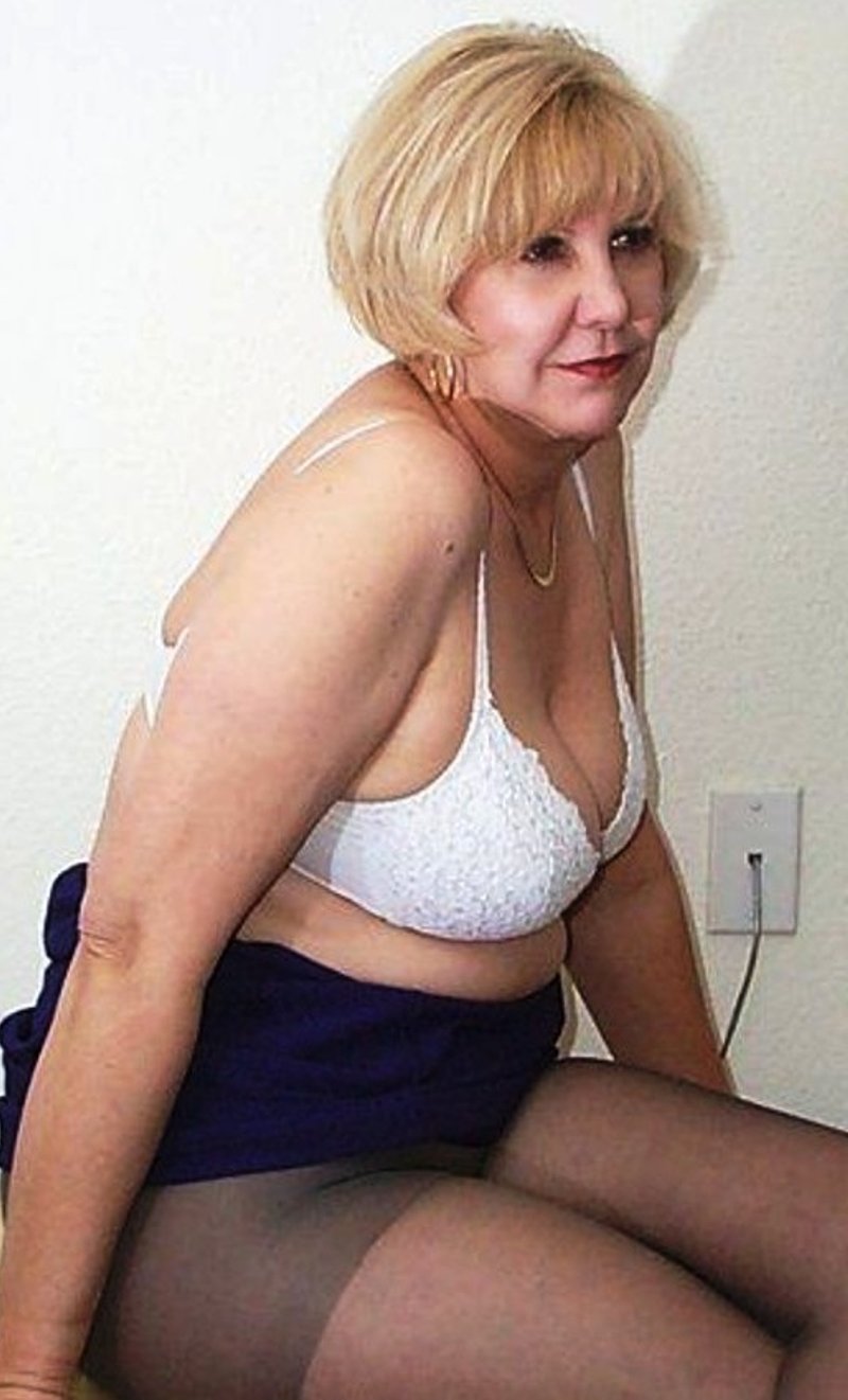 DOMINIQUE BLONDE 56 ANS