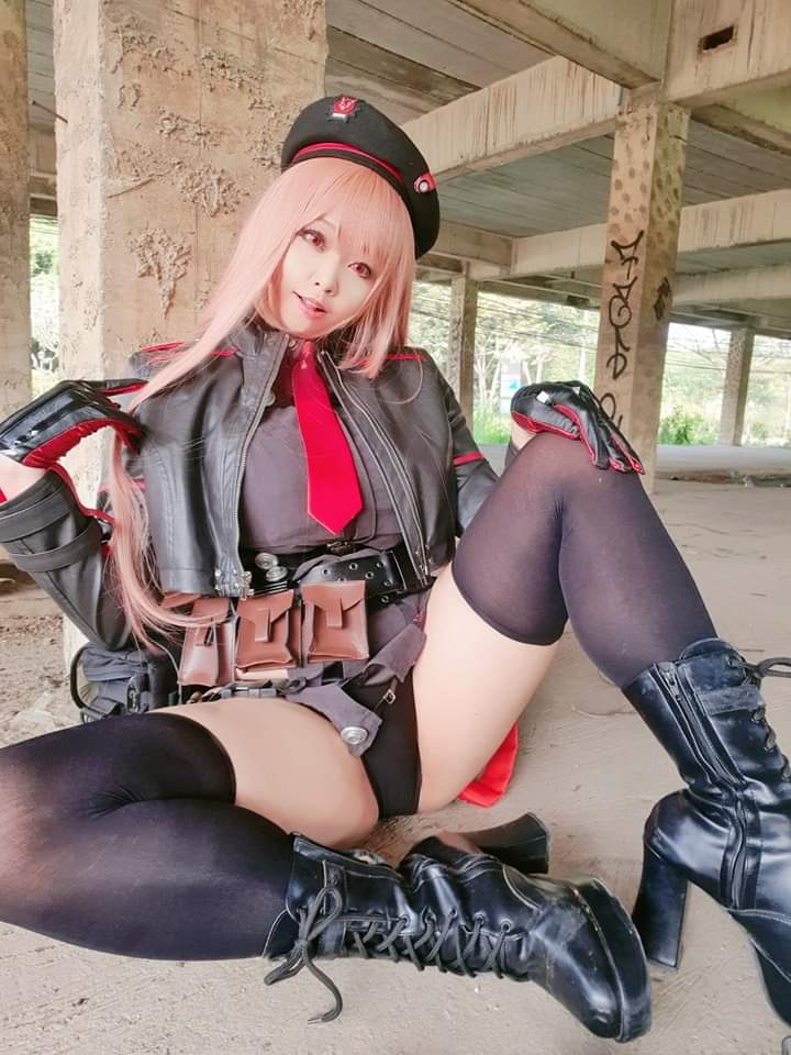 Chicks Spreading It 21