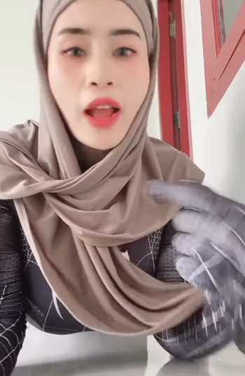 Big hijabs 2