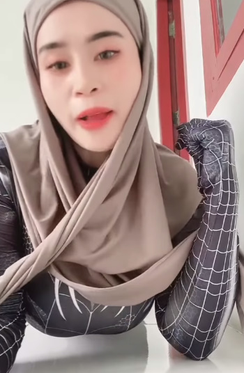 Big hijabs 2
