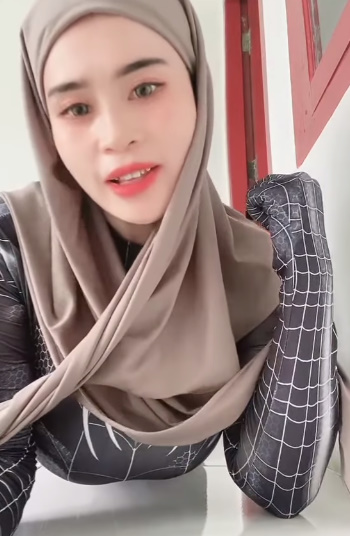 Big hijabs 2