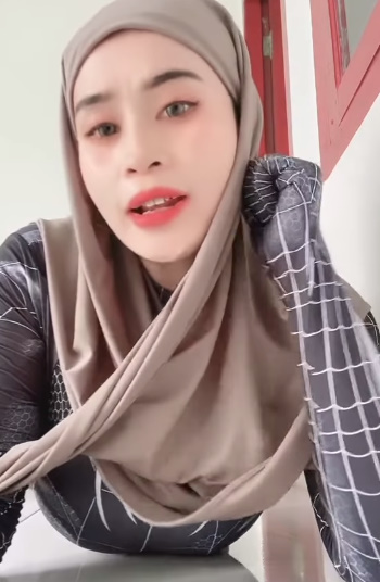 Big hijabs 2