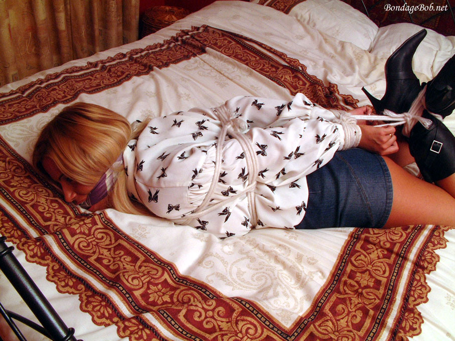 Tied Sexy Beauties 40-2