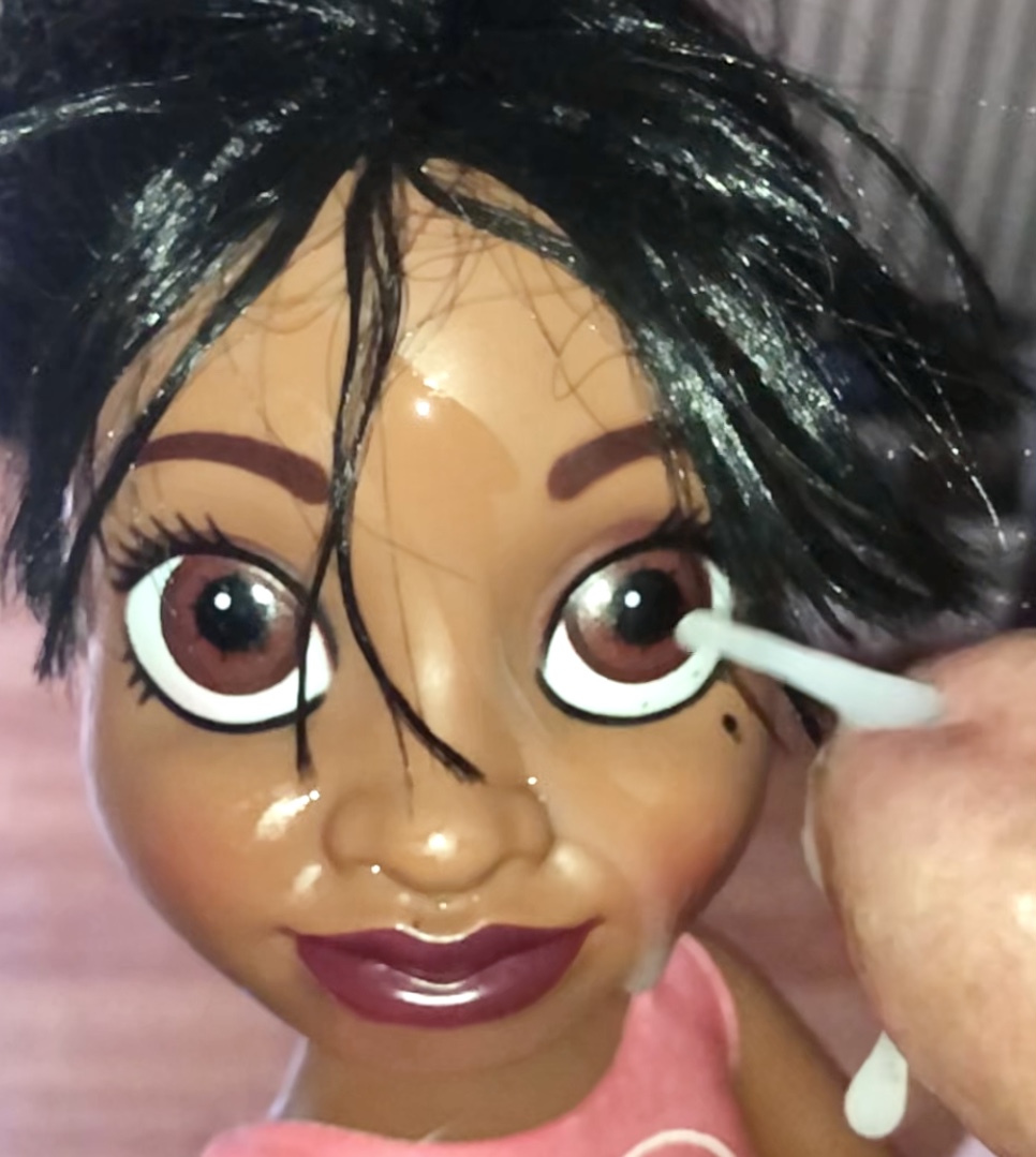 Smelly secondhand store Doll