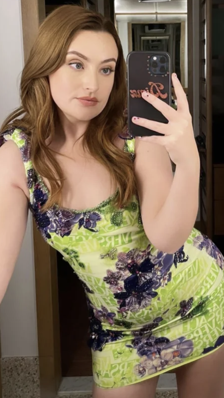 amelia dimoldenberg Hot pics