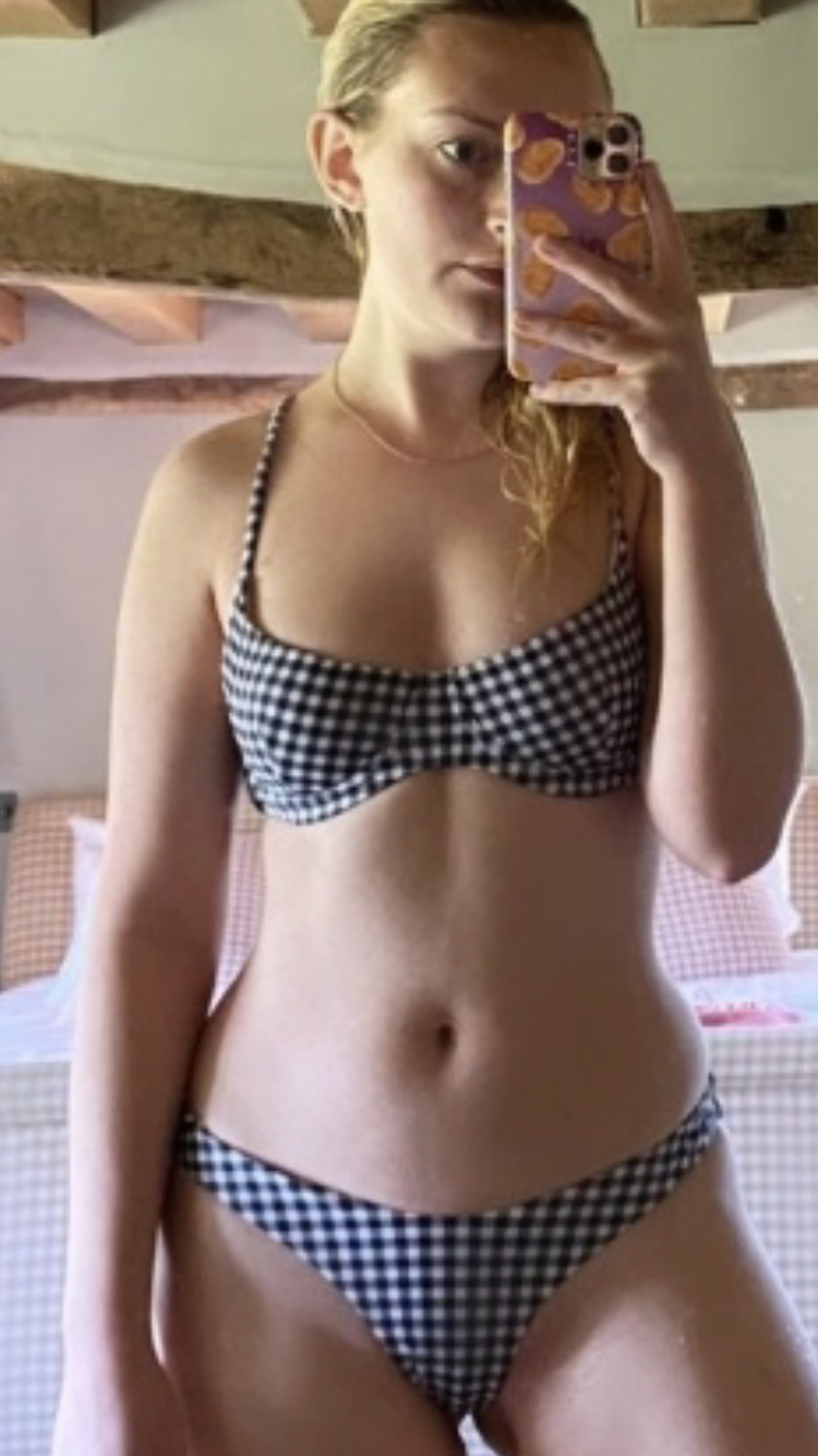 amelia dimoldenberg Hot pics