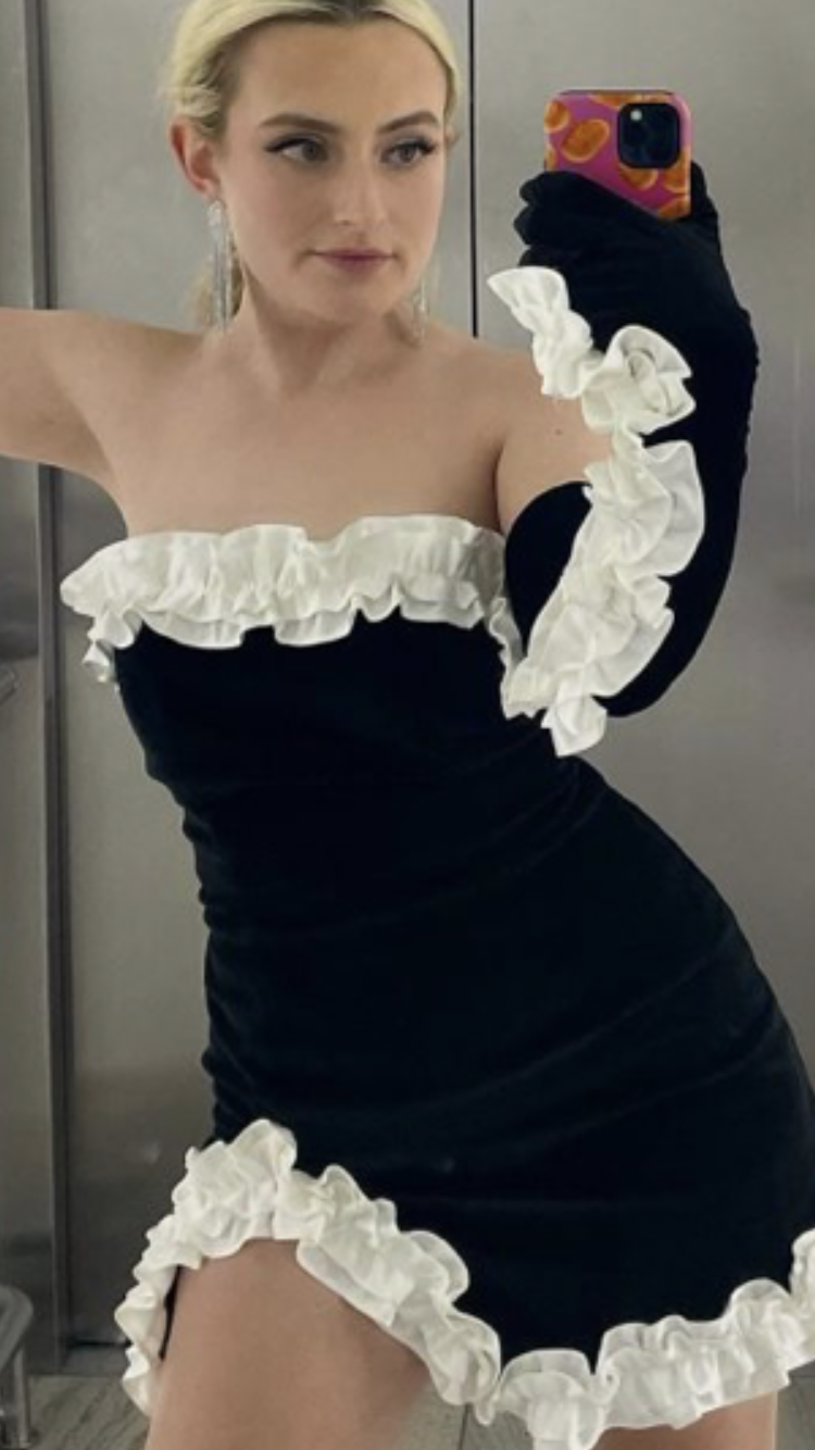 amelia dimoldenberg Hot pics