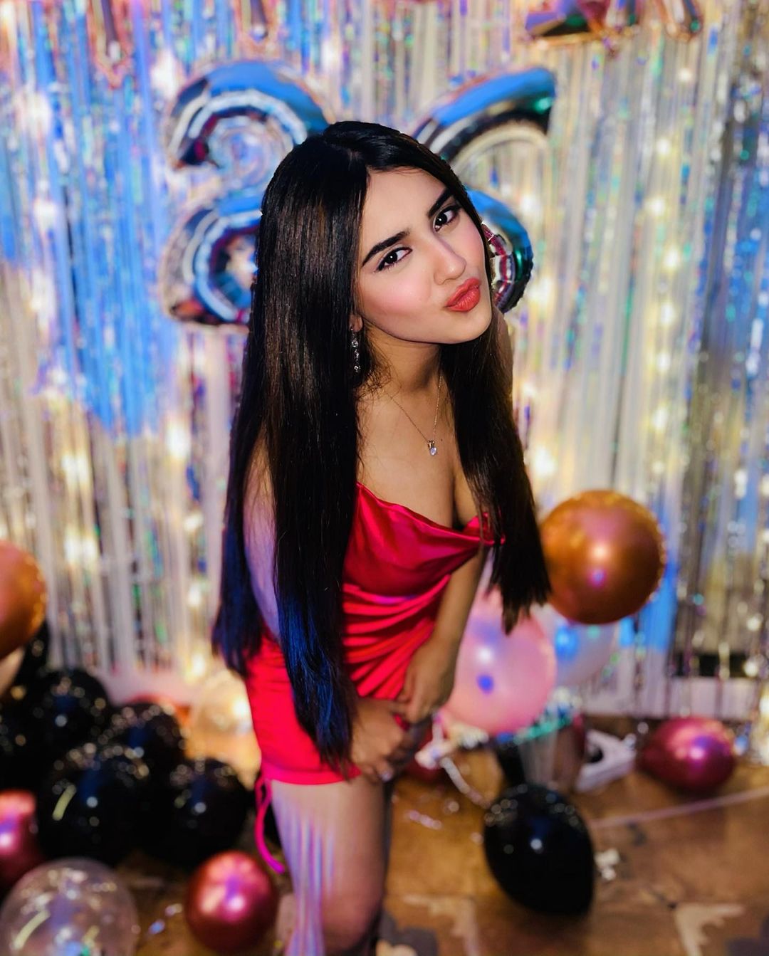 Exposing this desi whore Roshni