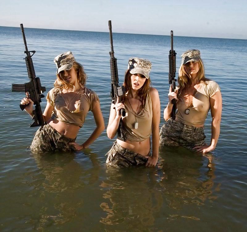Chicks & Guns 23