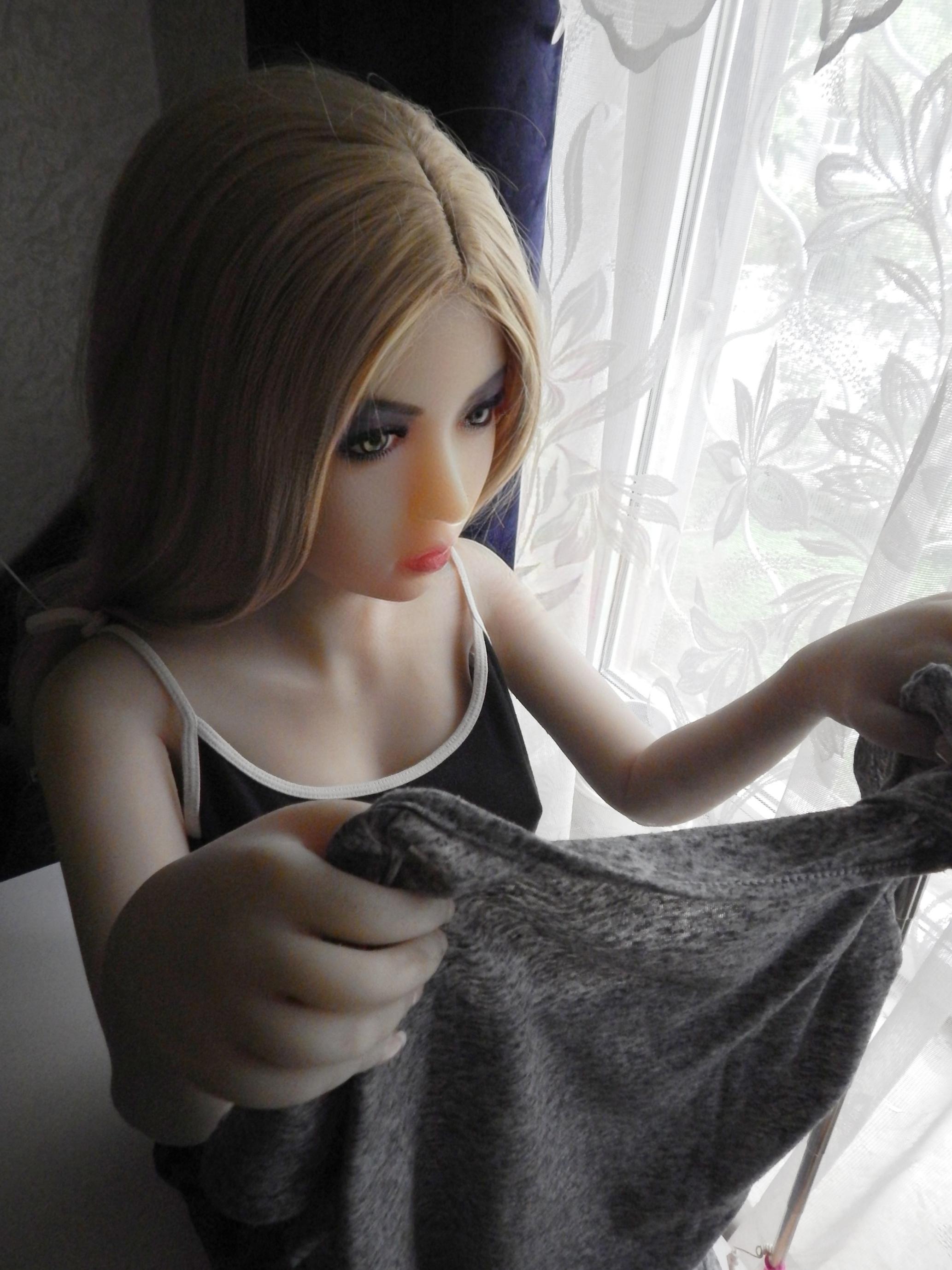 Lia's dressing up. (some GIFs)