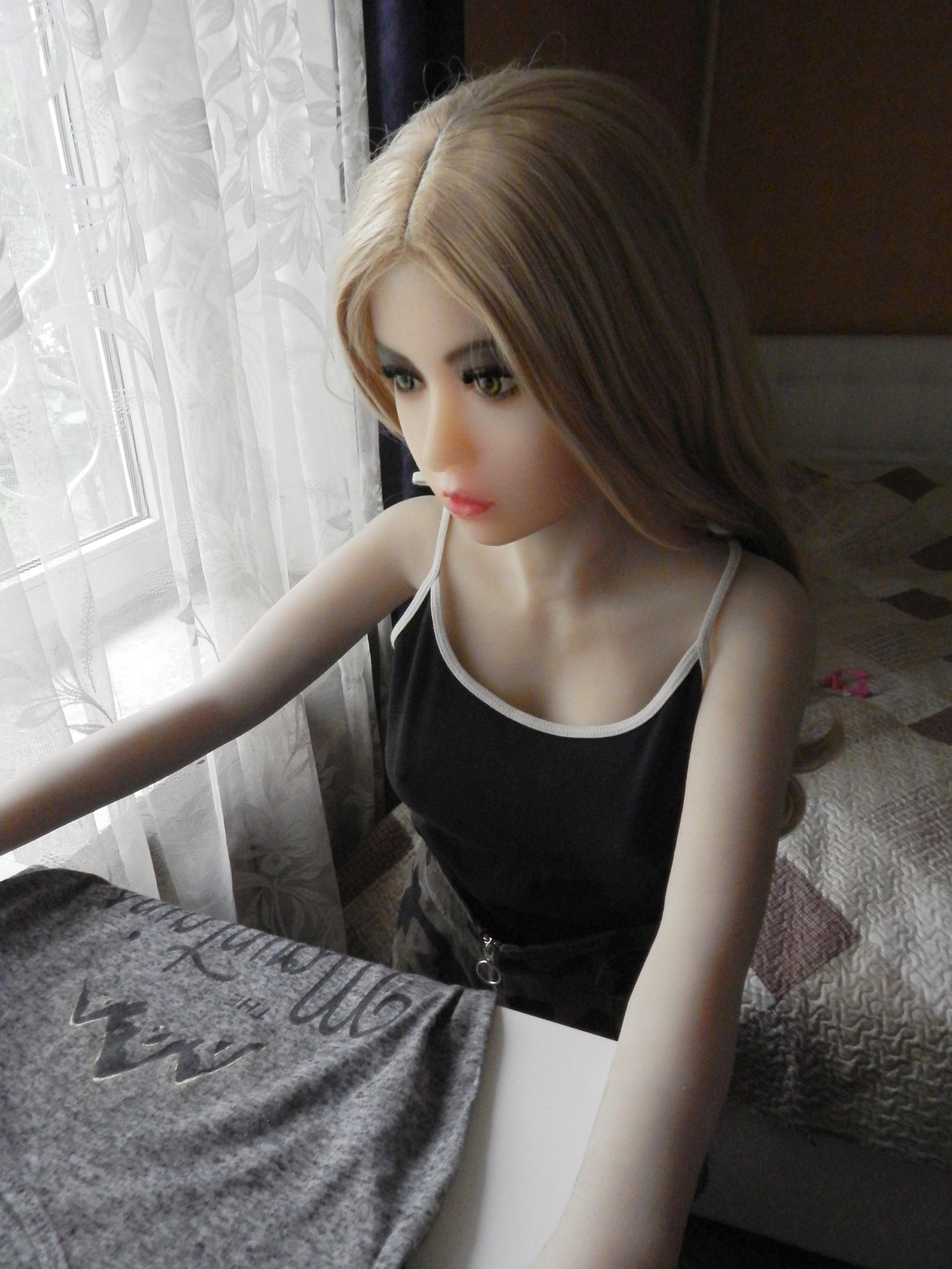 Lia's dressing up. (some GIFs)